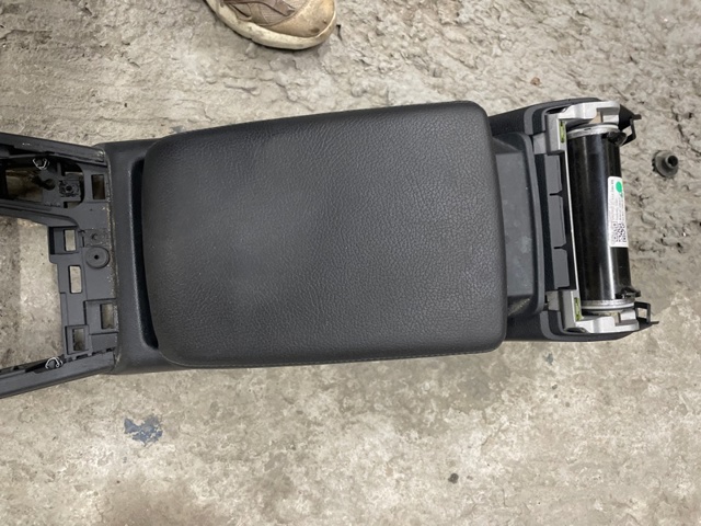 Кронштейн подлокотника 8W0864207H38M VAG