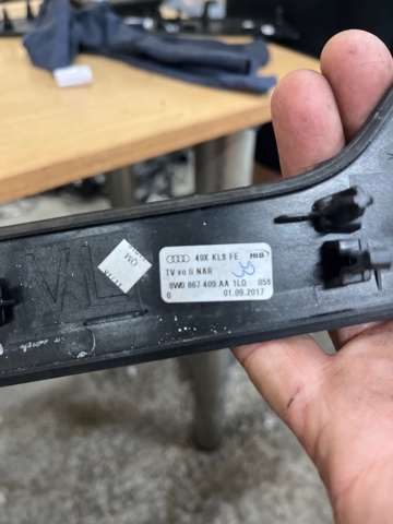 VAG 8W0867409AA1LQ в наличии Винница