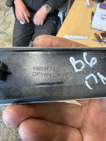 8W0867409NUR3 VAG купить в Хмельницкий