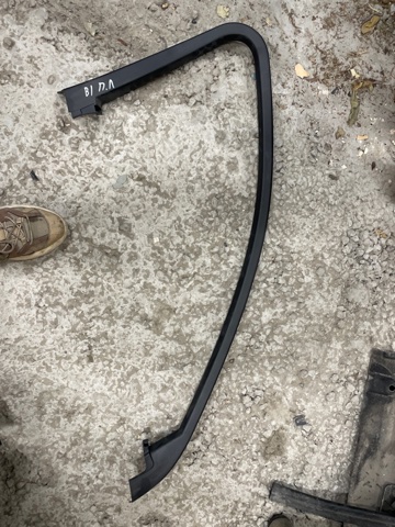 Облицовка багажника пятой двери 8W08676094PK VAG