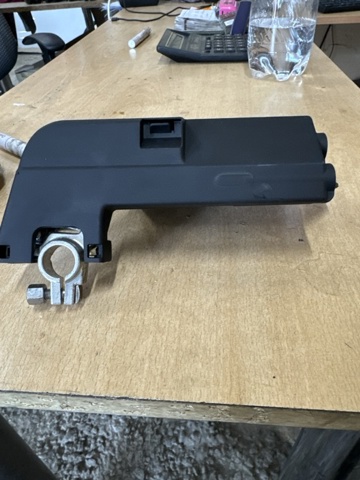 8W0915459E Клема аккумулятора купить Каменское