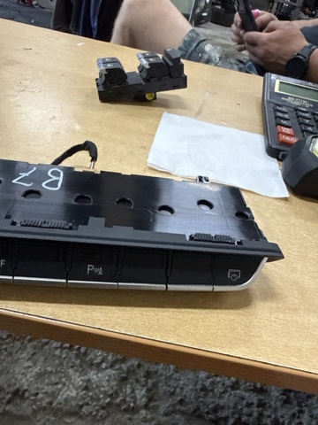 VAG 8W0925301BC5PR Блок кнопок центральной консоли в наличии Ужгород