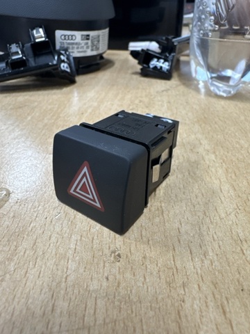 Кнопка аварийной сигнализации 8W0941509A5PR VAG