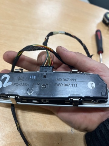 VAG 8W0947111BC5 Плафон освещения салона (кабины) задний в наличии Чернигов
