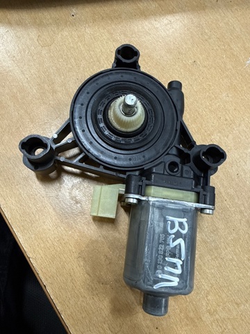 8W0959801 VAG Мотор стеклоподъемника двери передней левой купить в Ирпень
