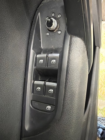 Кнопки переднего левого стеклоподъемника 8W0959851E5PR VAG