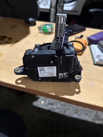 Рычаг переключения передач 8W1713041M VAG