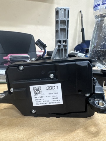 VAG 8W1713041N Кулиса переключения передач в наличии Черкассы