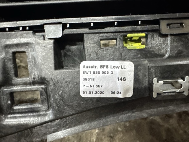 8W1820902D6PS VAG Решетка вентиляции салона на "торпедо" купить в Львов