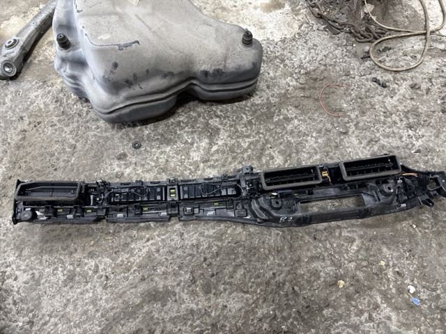 8W1820902D6PS Решетка вентиляции салона на "торпедо" купить Харьков