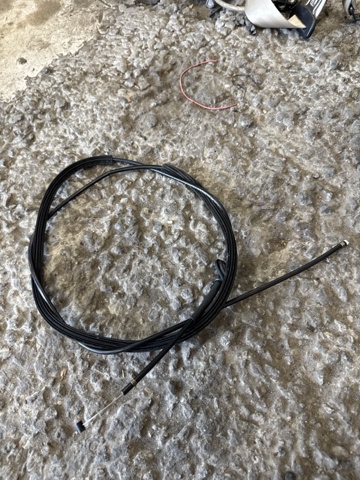 VAG 8W1823535C Трос открывания капота задний в наличии Ужгород