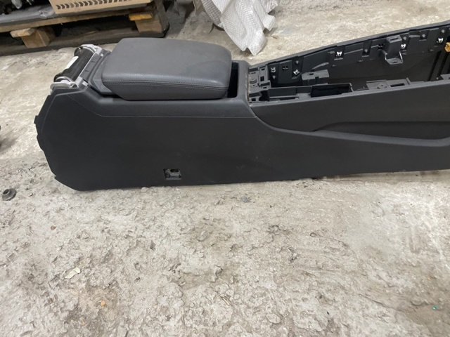 Центральная консоль торпеды 8W1863241B6PS VAG