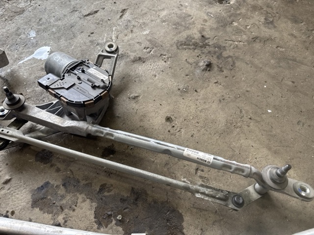 Трапеция щеток лобового стекла 8W1955023B VAG