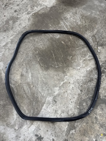 Уплотнитель двери задней, (на кузове) 8W5833721C VAG