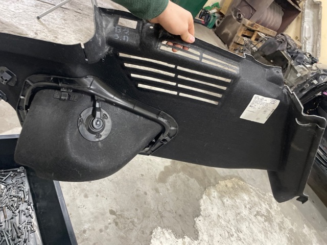 8W5863880NCA9 VAG Облицовка багажного отсека правая купить в Запорожье