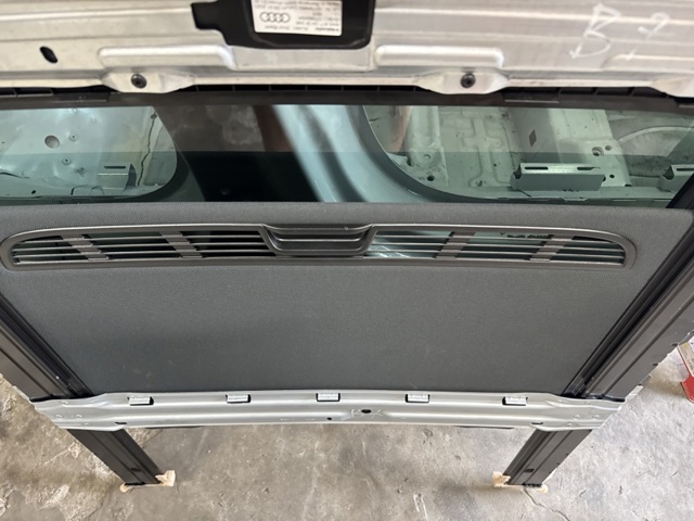 VAG 8W5877071 Крышка люка крыши в наличии Полтава