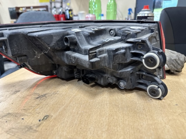 VAG 8W5945092AB Фонарь задний правый внешний в наличии Ужгород