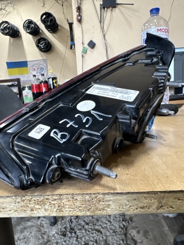 8W5945093AB Фонарь задний левый внутренний купить Украина