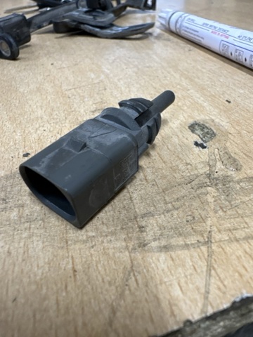 Датчик температуры воздуха 8Z0820535B VAG
