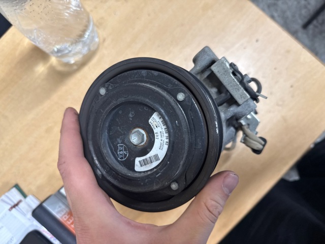 NISSAN 926005DB0B Компрессор кондиционера в наличии Ровно