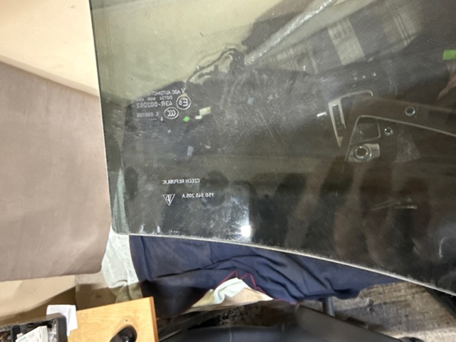 95B845205A PORSCHE Стекло двери задней левой купить в Кривой Рог