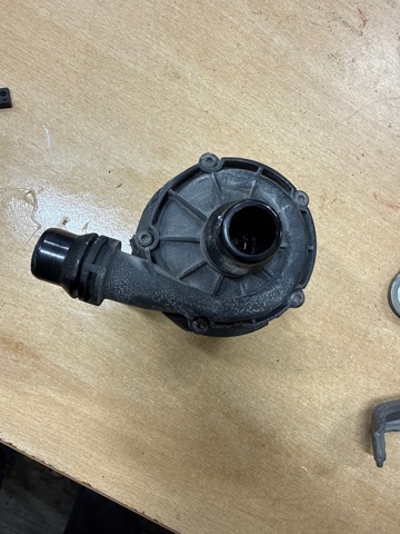 Насос охлаждения инвертора A0005002686 MERCEDES