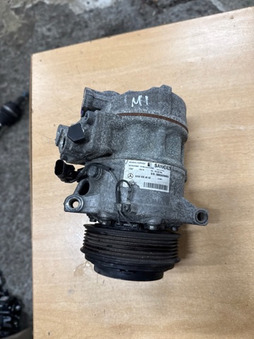 Компрессор системы кондиционирования A0008304002 MERCEDES