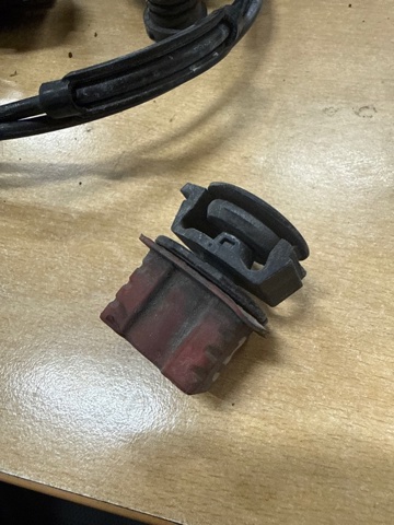 Подушка крепления радиатора верхняя A1695040114 MERCEDES