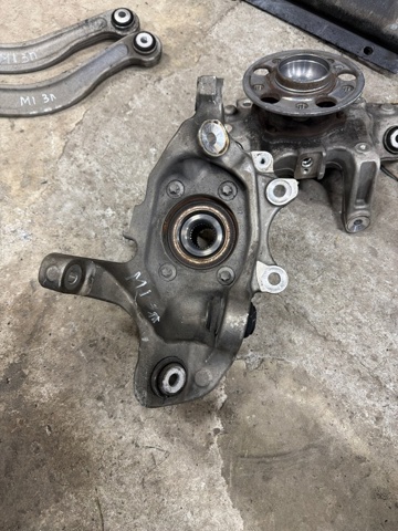 Цапфа поворотная правая A2053500241 MERCEDES