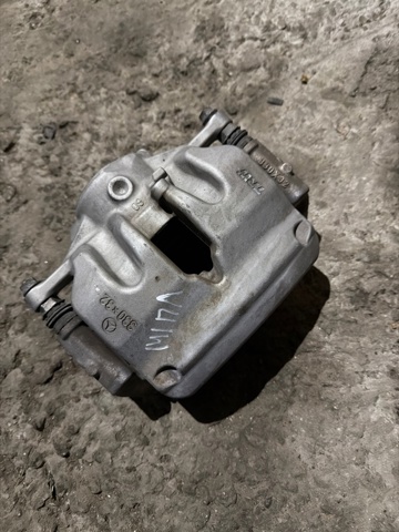 Суппорт тормозной, передний, левый A2054210381 MERCEDES