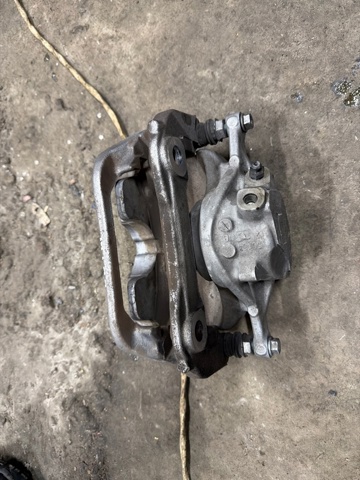 A2054215400 MERCEDES Скоба тормозного суппорта переднего купить в Одесса
