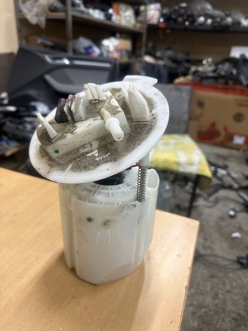 Насос погружной в баке A2054704900 MERCEDES