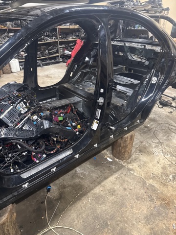 Стойка кузова центральная левая A2056303702 MERCEDES