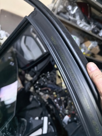 A2056900380 MERCEDES Молдинг двери задней левой верхний купить в Винница