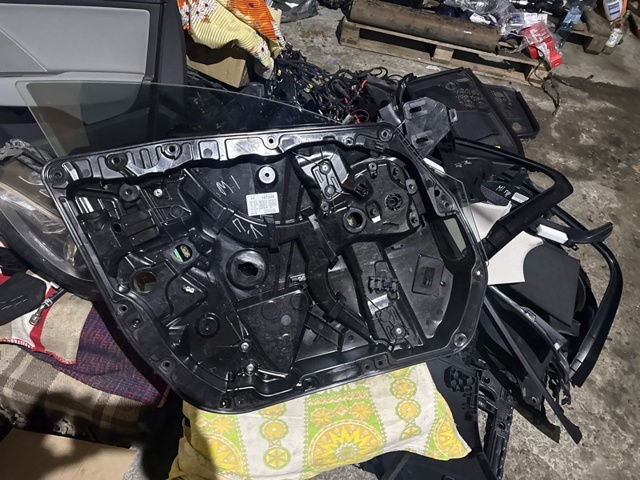 Подъемник механический ветрового стекла A2057204923 MERCEDES