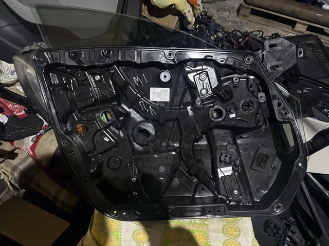 A2057204923 MERCEDES Стеклоподъемник передней левой двери купить в Николаев