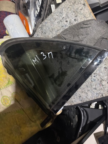 Уголок задней правой двери A2057300655 MERCEDES