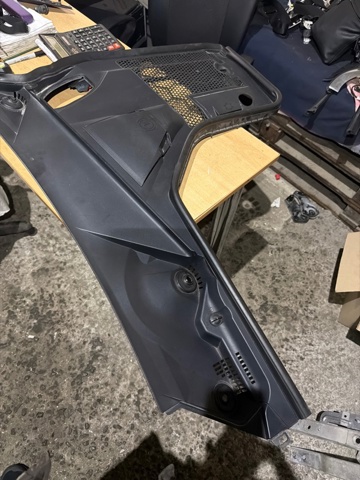 MERCEDES A2058308902 Водосток лобового стекла, жабо в наличии Киев