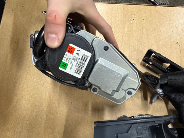 A2058606600 MERCEDES Ремень безопасности передний правый купить в Чернигов