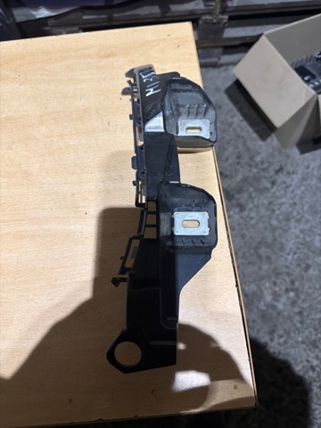 Правое крепление заднего бампера A2058850465 MERCEDES