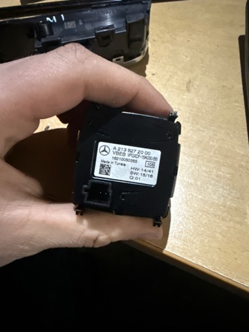 MERCEDES 2138272000 Часы салонные в наличии Черкассы