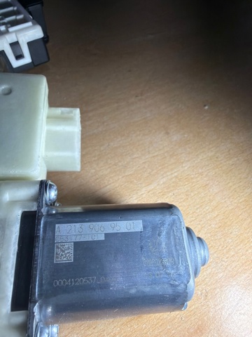 A2139069501 MERCEDES Мотор стеклоподъемника двери передней правой купить в Ужгород