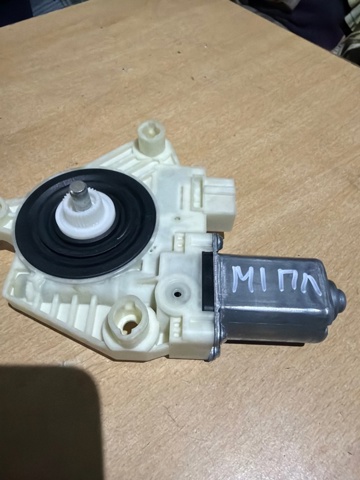 Мотор стеклоподъемника двери передней, левой A2139069901 MERCEDES