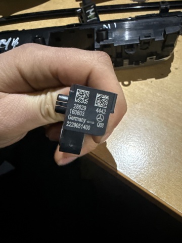MERCEDES A2229051400 Датчик удара в наличии Ирпень