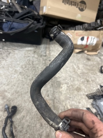 Водопроводная труба системы охлаждения A2465010258 MERCEDES