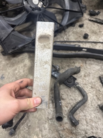 Кронштейн усилителя переднего бампера A2466260088 MERCEDES