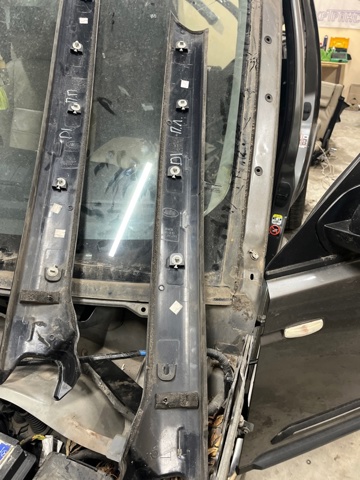 LAND ROVER DCB000156PNP Молдинг лобового стекла левый в наличии Павлоград