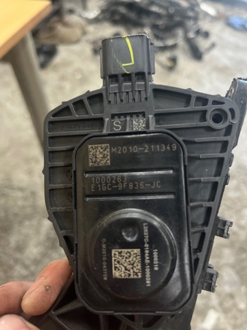 E1GZ9F836J FORD Педаль газа (акселератора) купить в Украина