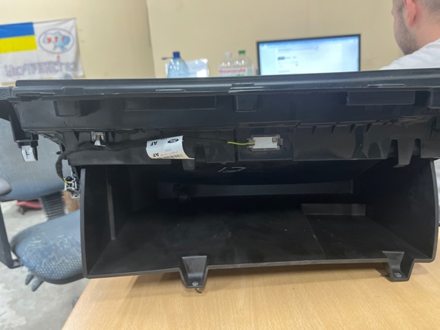 FT4Z5806010BF Ящик перчаточный (бардачок) купить Украина