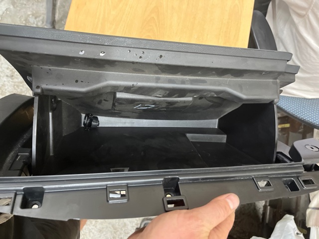 FT4Z5806010BF Ящик перчаточный (бардачок) купить Николаев